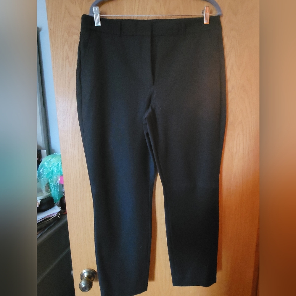 EUC White House Black Market WHBM  Classic Slim Ankle Size 14. Black